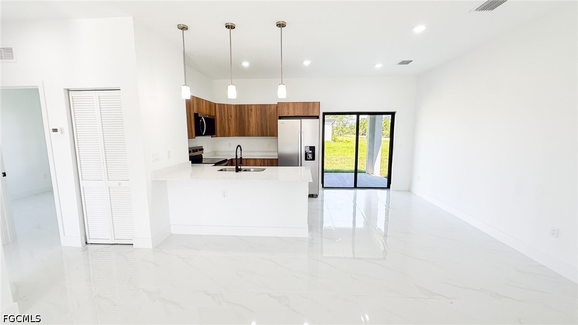 3 Bed SingleFamilyResidence for Sale in Lehigh Acres, photo 4
