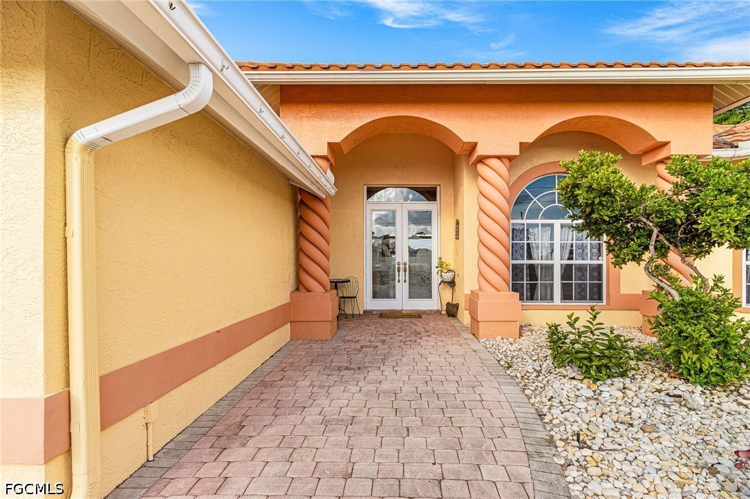 3 Bed Pool Home for Sale in Cape Coral, photo 4