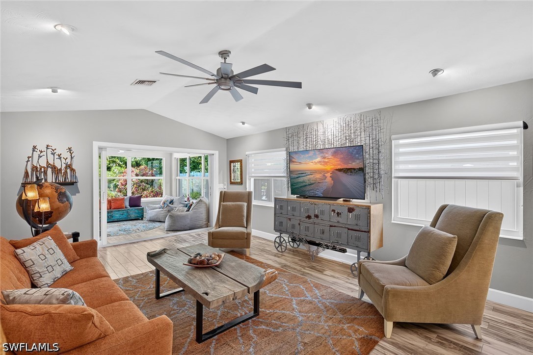 3 Bed SingleFamilyResidence for Sale in Naples Park, photo 4