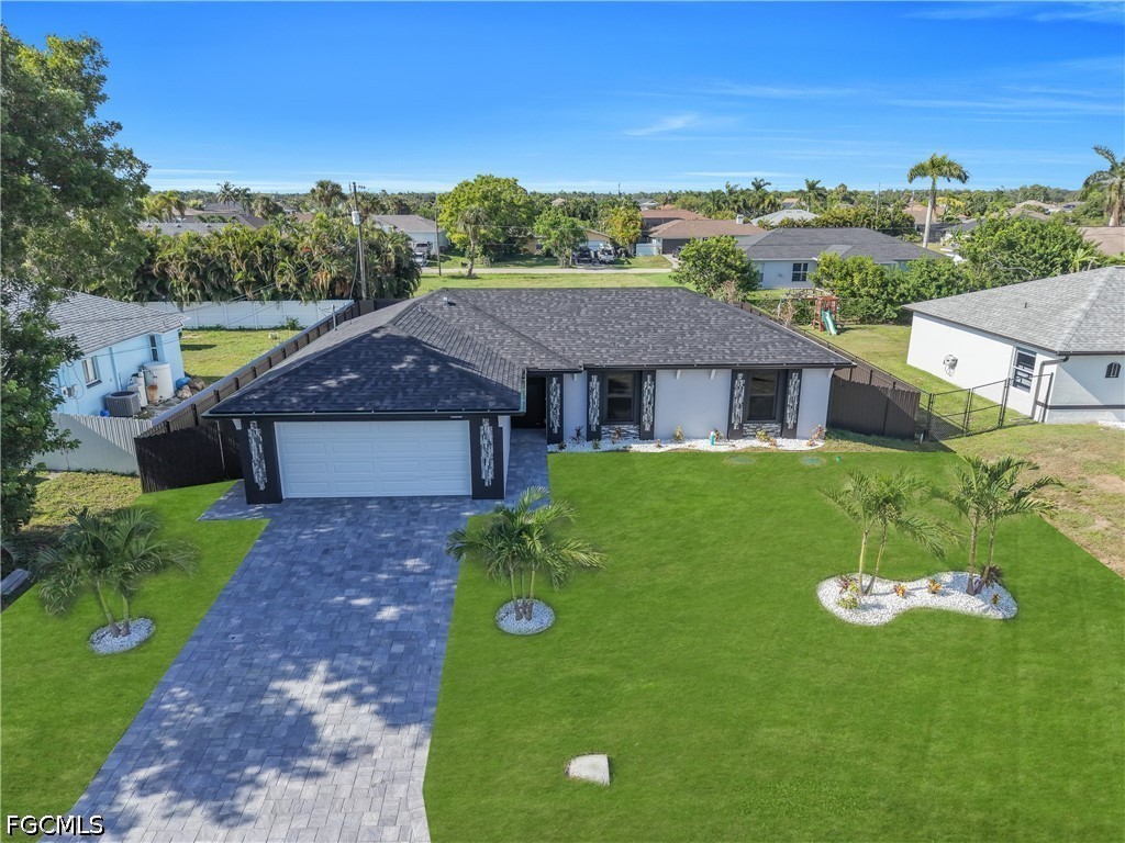 3 Bed Pool Home for Sale in Cape Coral, photo 4