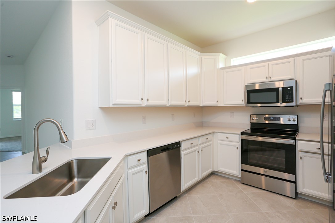 2 Bed Waterfront Home for Sale in Naples, photo 4