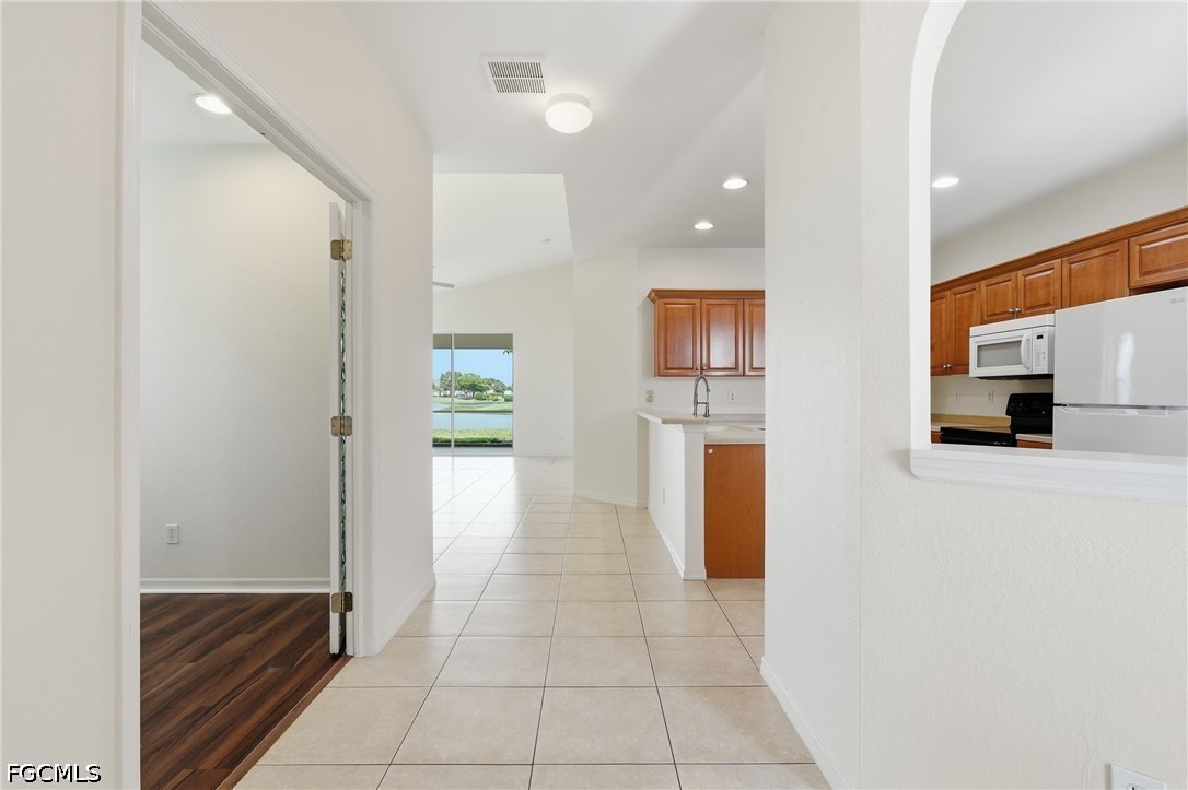 3 Bed Waterfront Home for Sale in Fort Myers, photo 4