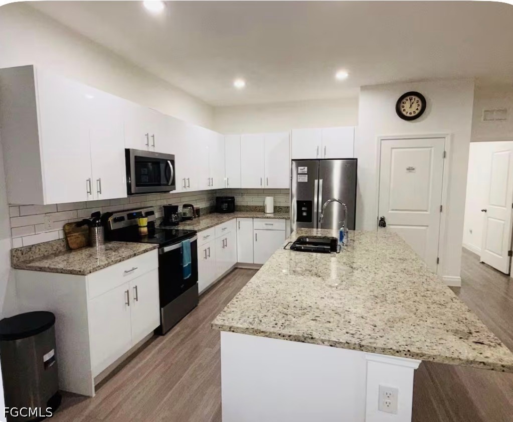 3 Bed SingleFamilyResidence for Sale in Labelle, photo 4