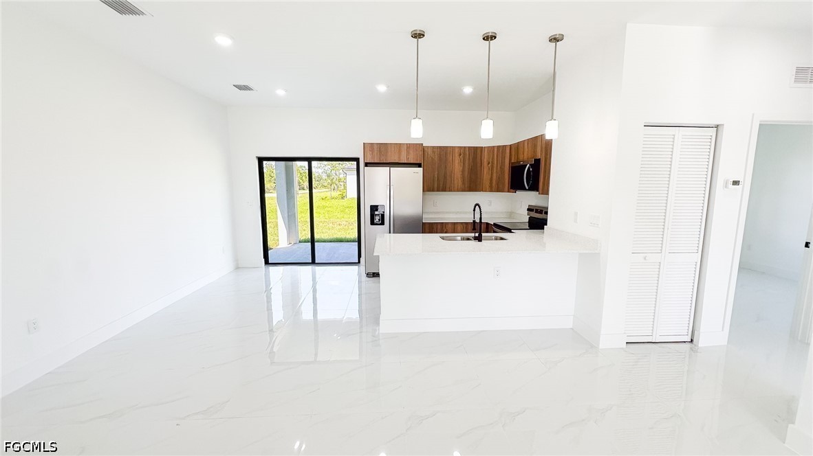 3 Bed SingleFamilyResidence for Sale in Lehigh Acres, photo 4