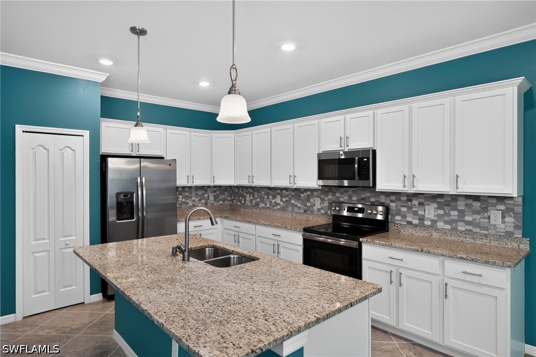 4 Bed Pool Home for Sale in Castalina, photo 4