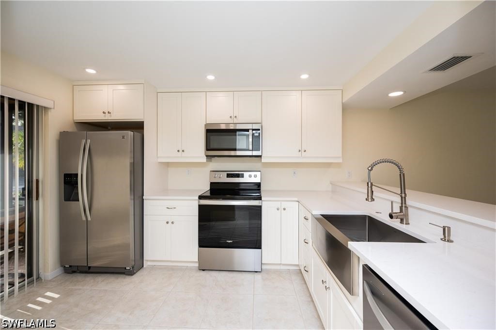 2 Bed Condominium for Sale in Winterpark, photo 4