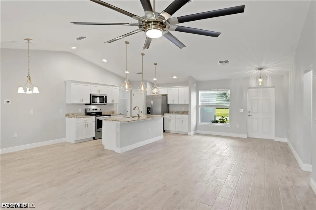 3 Bed SingleFamilyResidence for Sale in Cape Coral, photo 4