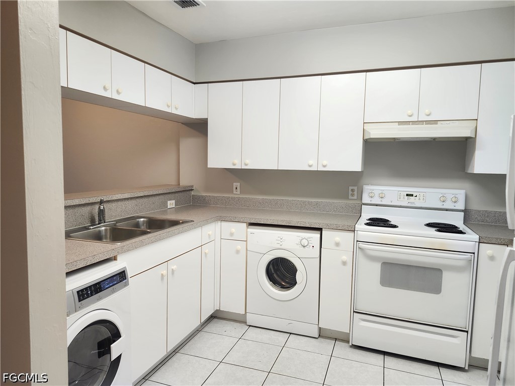 2 Bed Waterfront Home for Sale in Cape Coral, photo 4