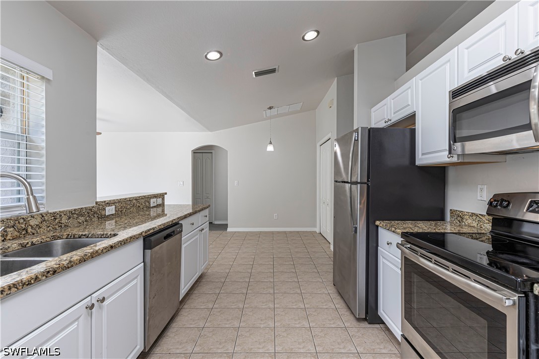 3 Bed SingleFamilyResidence for Sale in Greenbriar, photo 4
