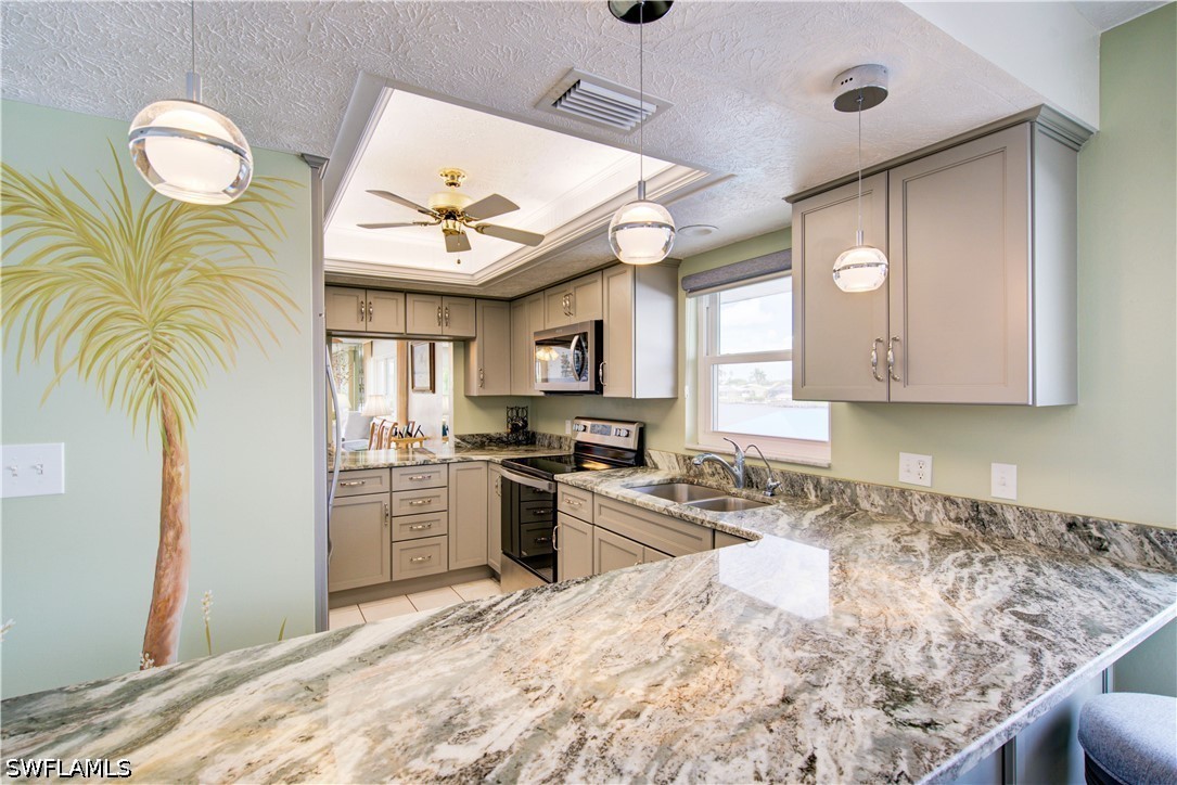 2 Bed Waterfront Home for Sale in Cape Coral, photo 4