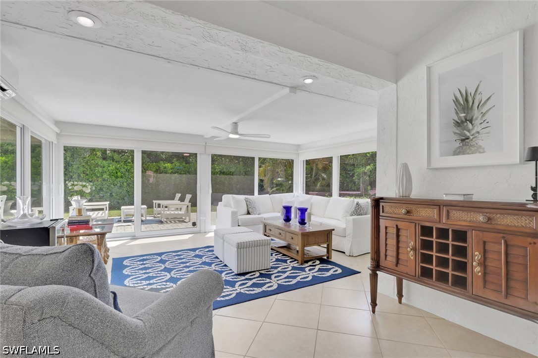 2 Bed SingleFamilyResidence for Sale in Naples, photo 4