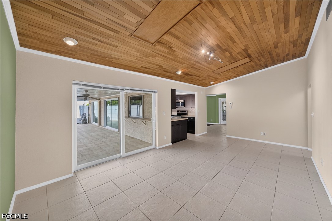3 Bed Pool Home for Sale in Cape Coral, photo 4