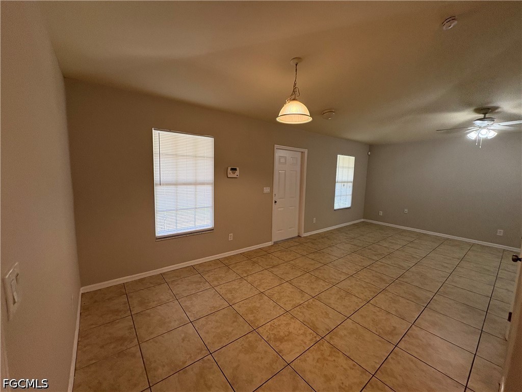 3 Bed SingleFamilyResidence for Sale in Fort Myers, photo 4