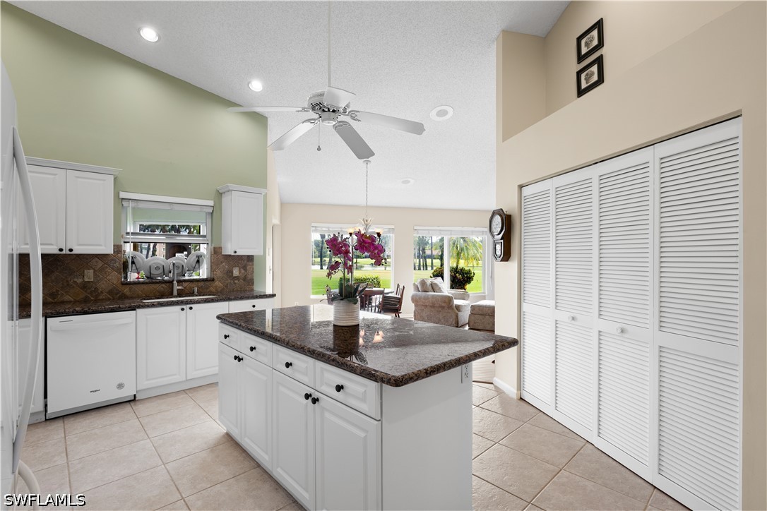 3 Bed SingleFamilyResidence for Sale in Naples, photo 4