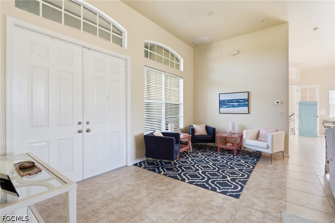 3 Bed Pool Home for Sale in Cape Coral, photo 4