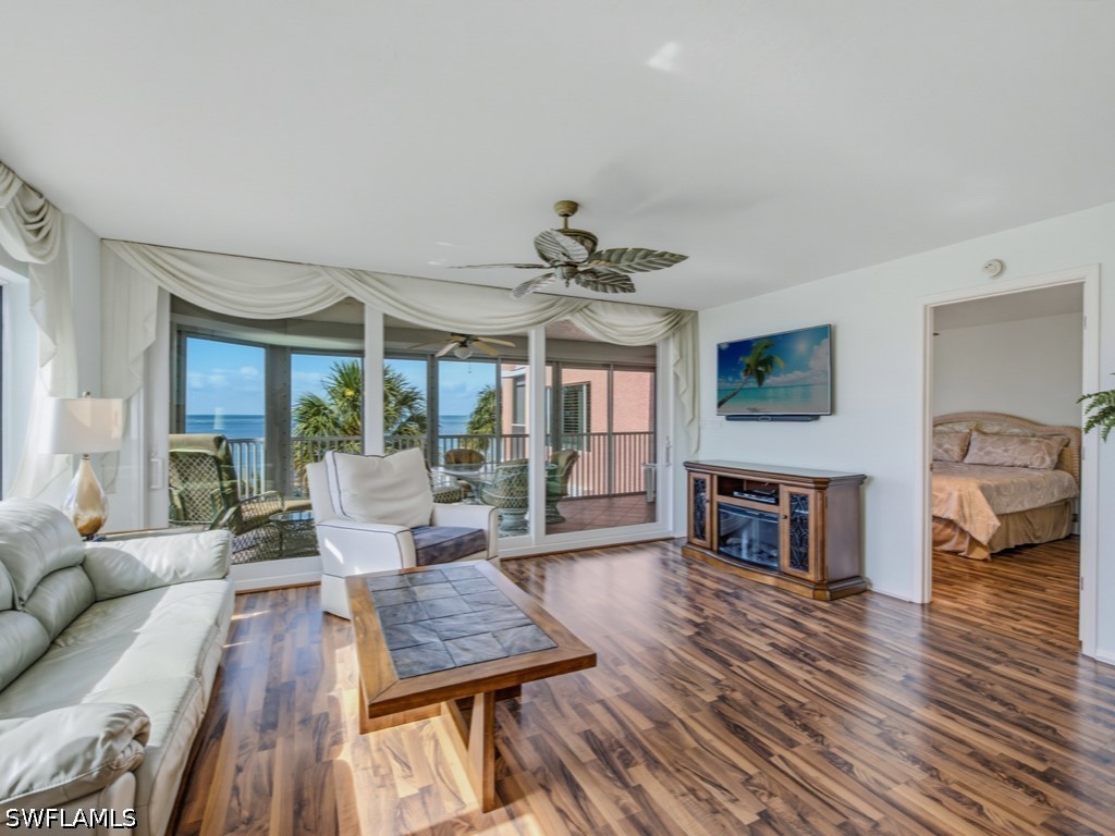 2 Bed Waterfront Home for Sale in Plantation, photo 4