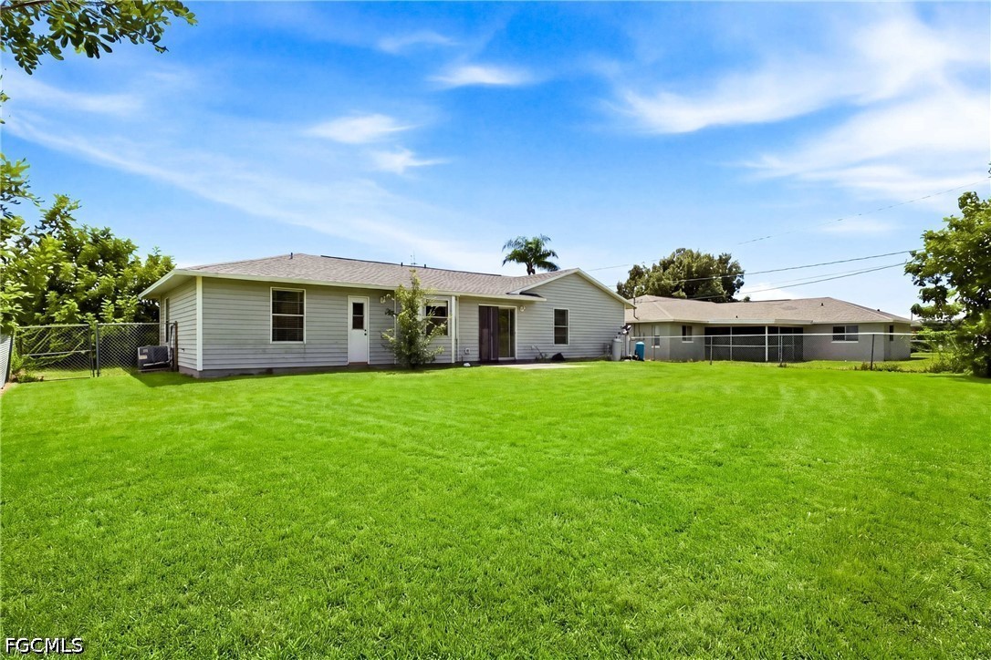 3 Bed SingleFamilyResidence for Sale in Cape Coral, photo 4