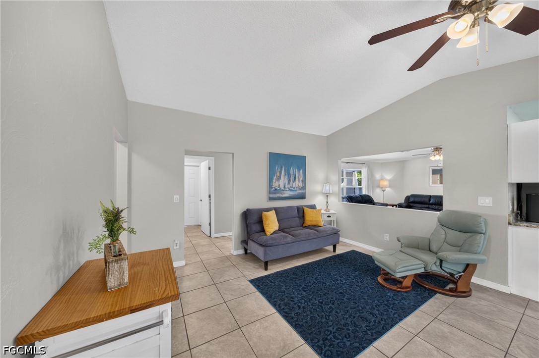 3 Bed SingleFamilyResidence for Sale in Cape Coral, photo 4