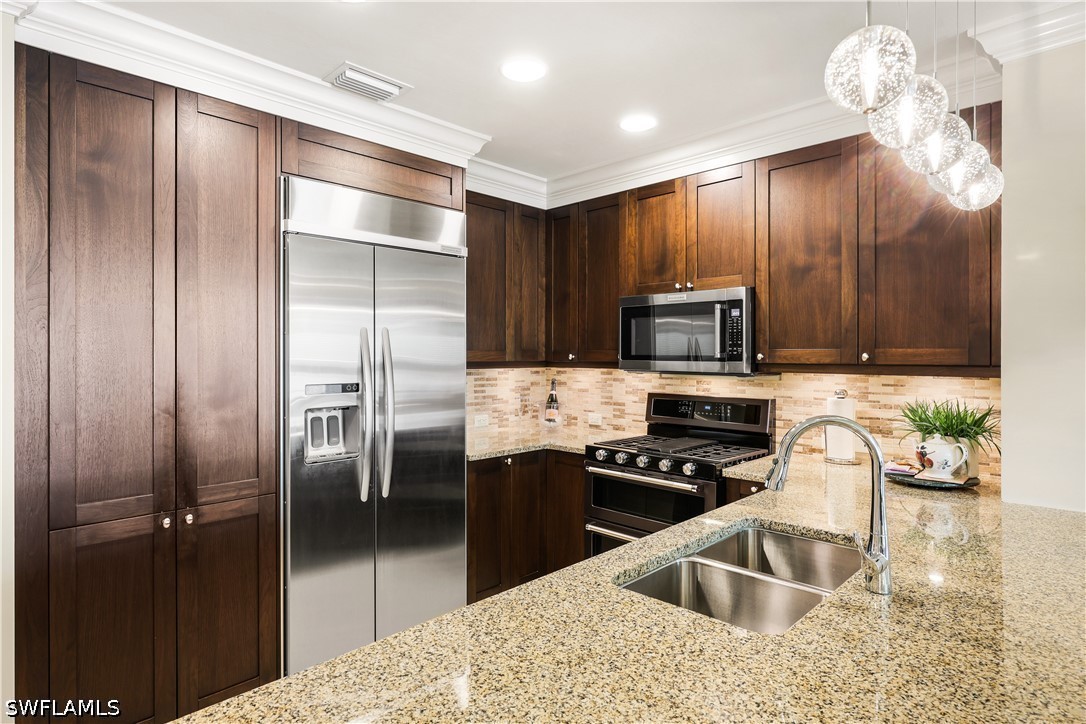 2 Bed Condominium for Sale in The Strada, photo 4