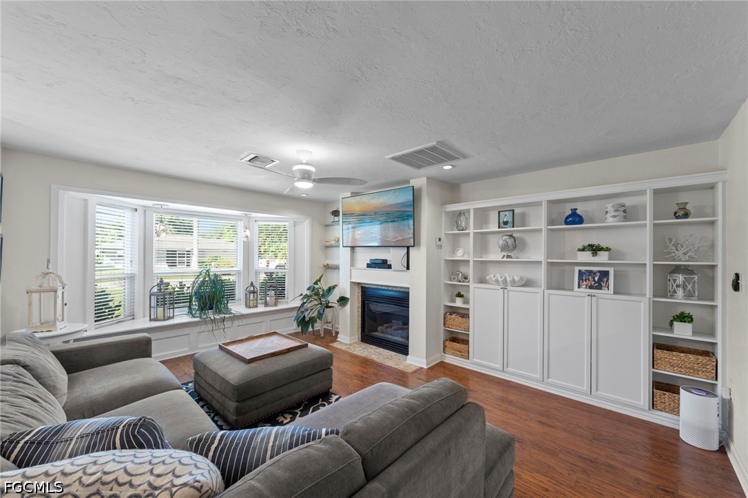 3 Bed SingleFamilyResidence for Sale in Palm City Park, photo 4