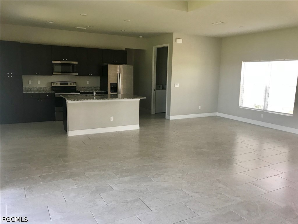 3 Bed SingleFamilyResidence for Sale in Cape Coral, photo 4