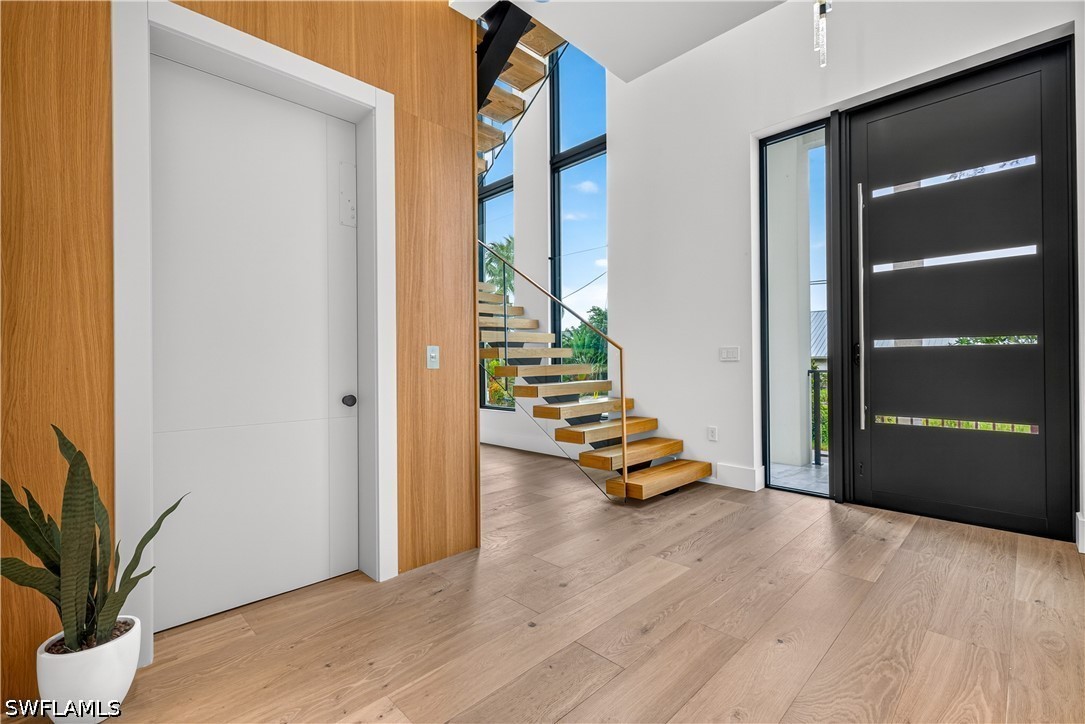 4 Bed Pool Home for Sale in Demere Landing, photo 4