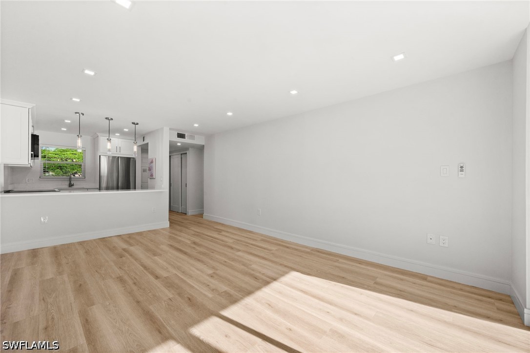 1 Bed Condominium for Sale in Naples, photo 4