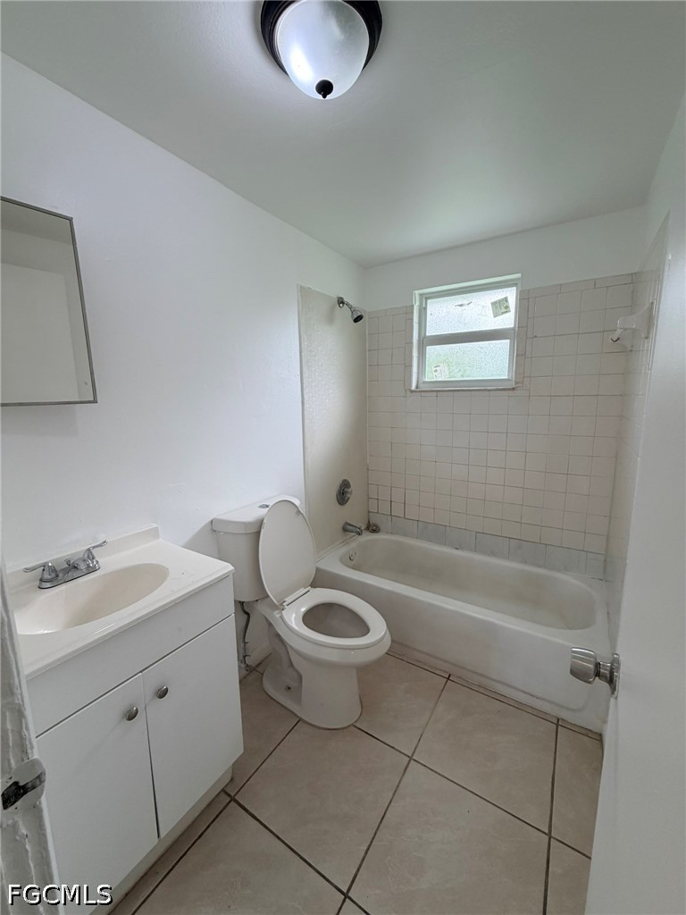 2 Bed Quadruplex for Sale in Fort Myers, photo 4