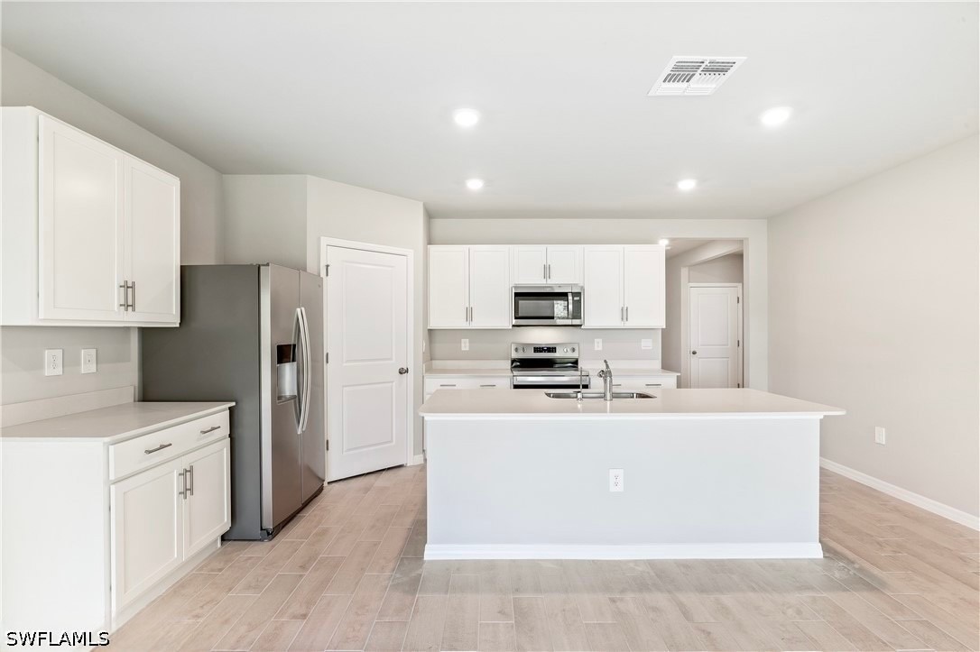 4 Bed SingleFamilyResidence for Sale in Lehigh Acres, photo 4