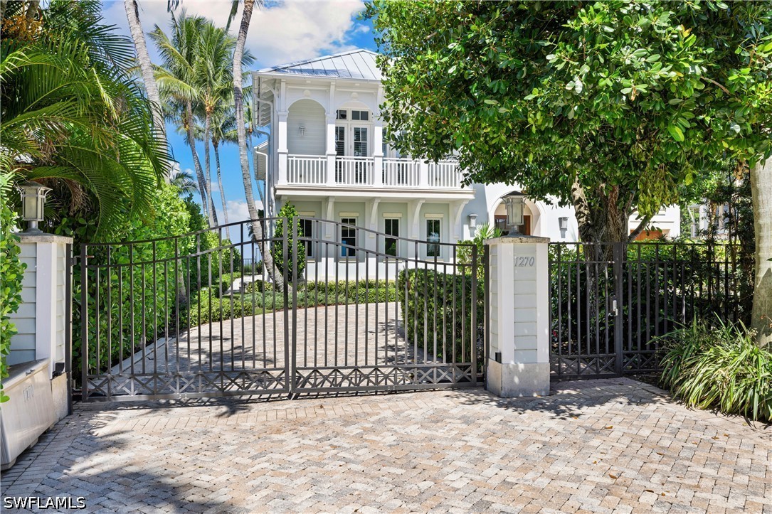5 Bed Pool Home for Sale in Olde Naples, photo 4
