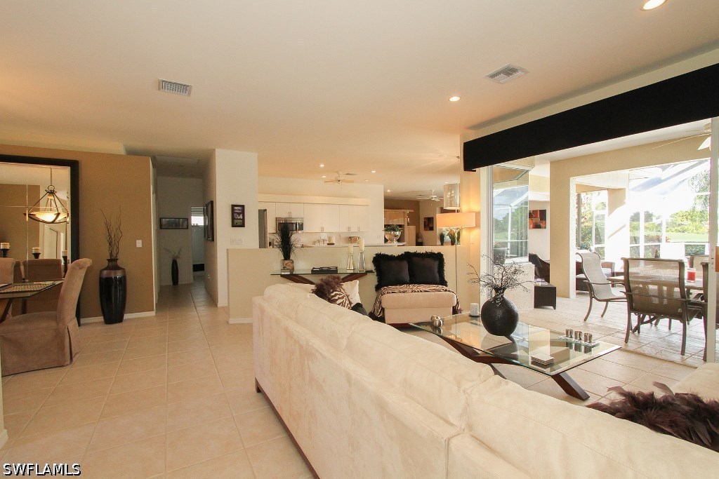 3 Bed Pool Home for Sale in Highland Woods, photo 4