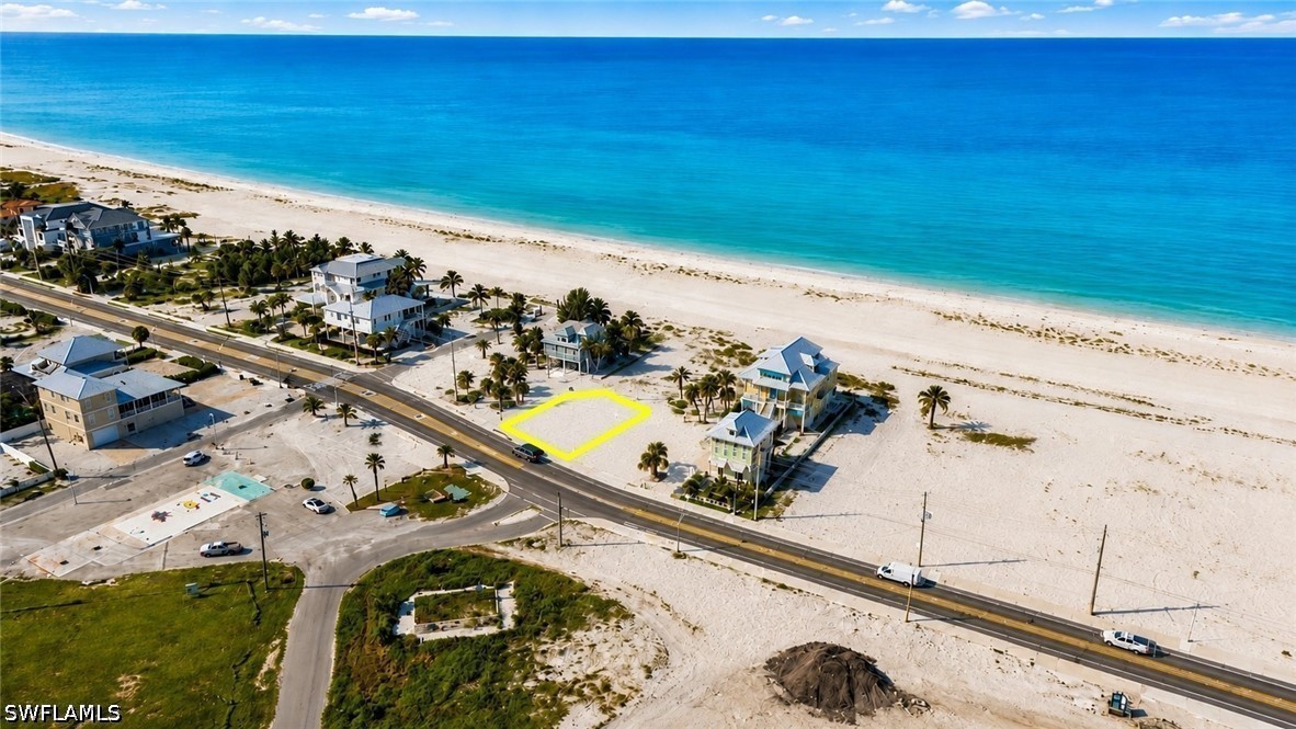 Waterfront Home for Sale in Mcphie Park, photo 4