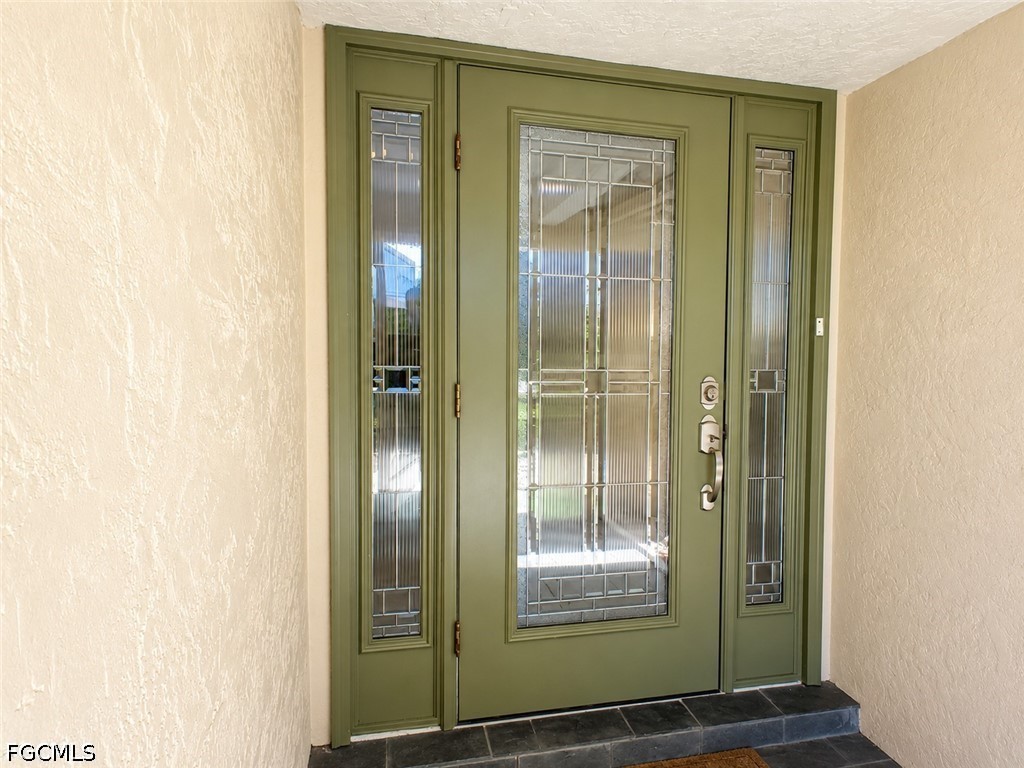 3 Bed Pool Home for Sale in Cape Coral, photo 4