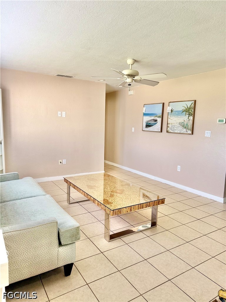 4 Bed SingleFamilyResidence for Sale in San Carlos Park, photo 4