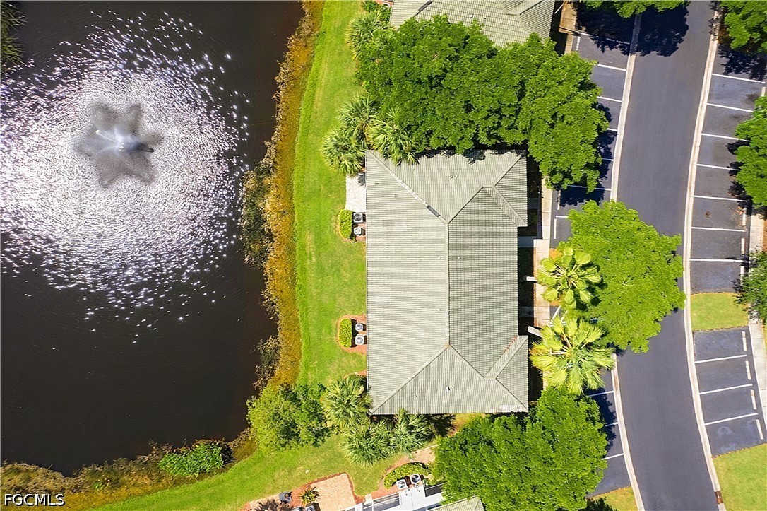 2 Bed Waterfront Home for Sale in Fort Myers, photo 4