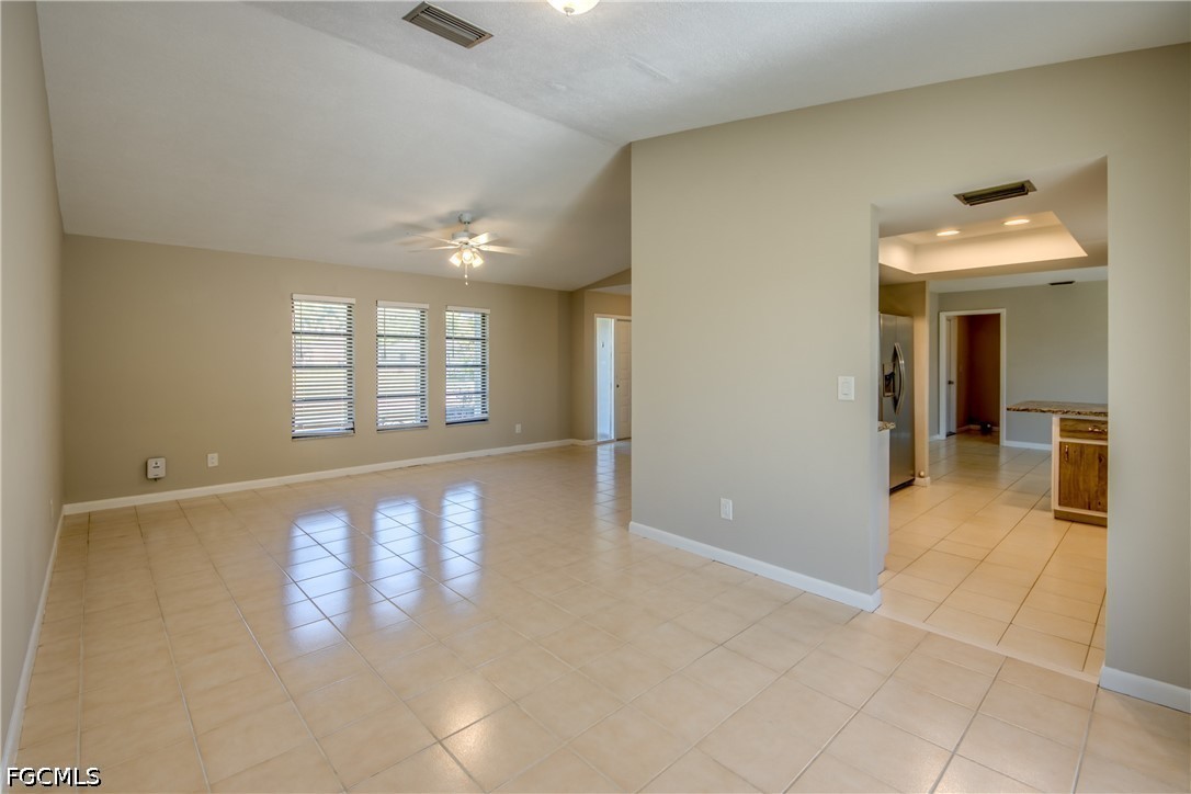 3 Bed SingleFamilyResidence for Sale in Cape Coral, photo 4