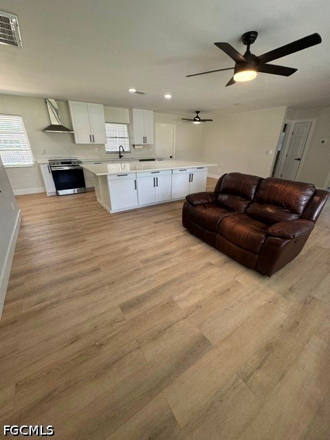 3 Bed Pool Home for Sale in Cape Coral, photo 4