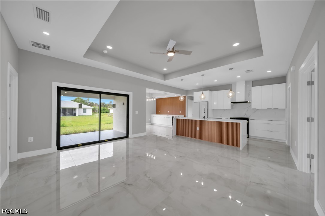 3 Bed SingleFamilyResidence for Sale in Lehigh Acres, photo 4