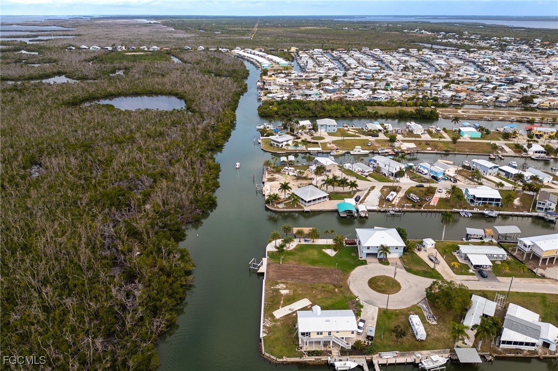 Waterfront Home for Sale in Trailerhaven, photo 31