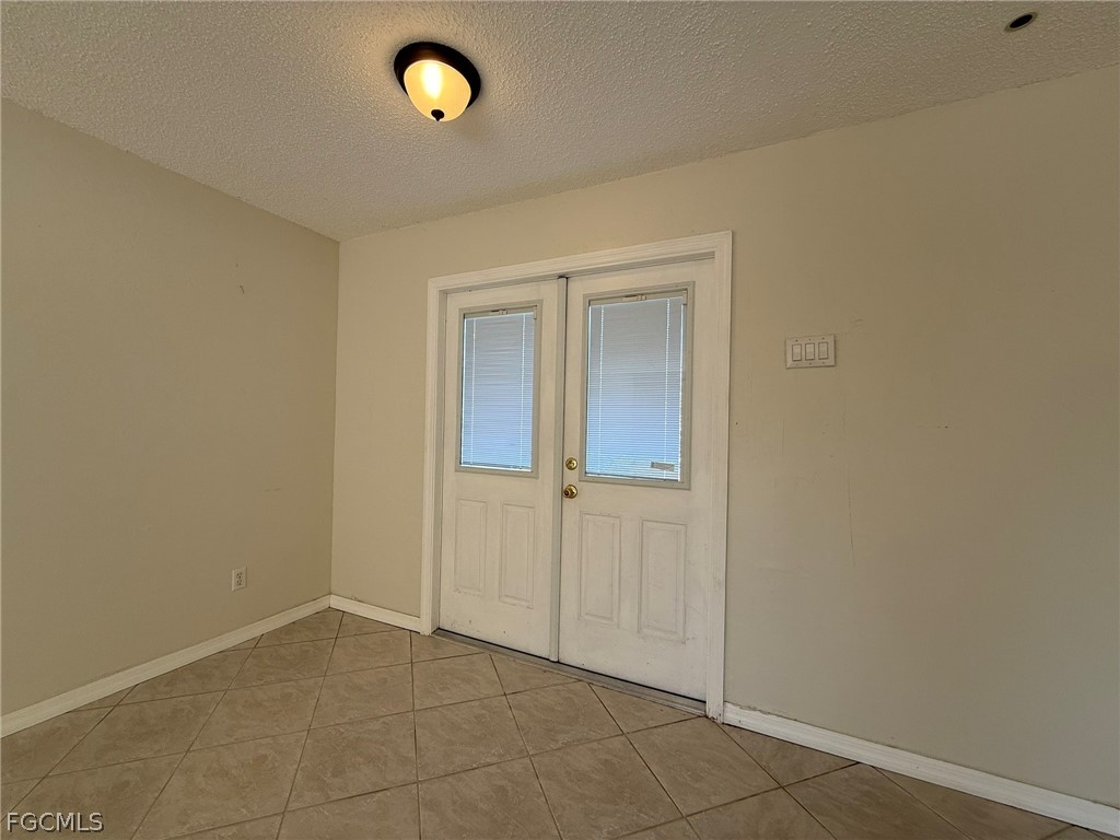 3 Bed SingleFamilyResidence for Sale in Cape Coral, photo 31