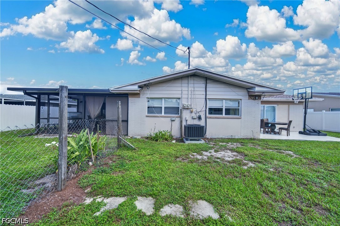 4 Bed Duplex for Sale in Cape Coral, photo 31