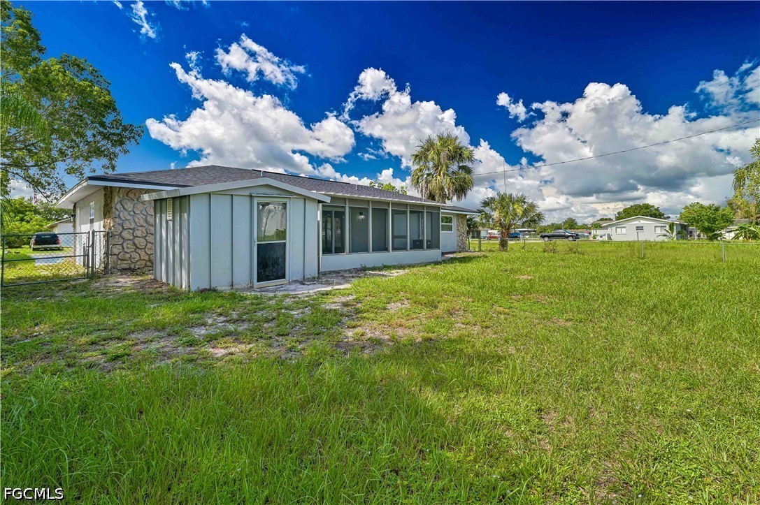 3 Bed SingleFamilyResidence for Sale in Fort Myers, photo 31