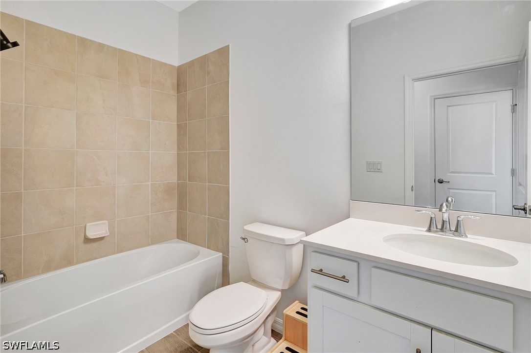 4 Bed SingleFamilyResidence for Sale in Naples, photo 31