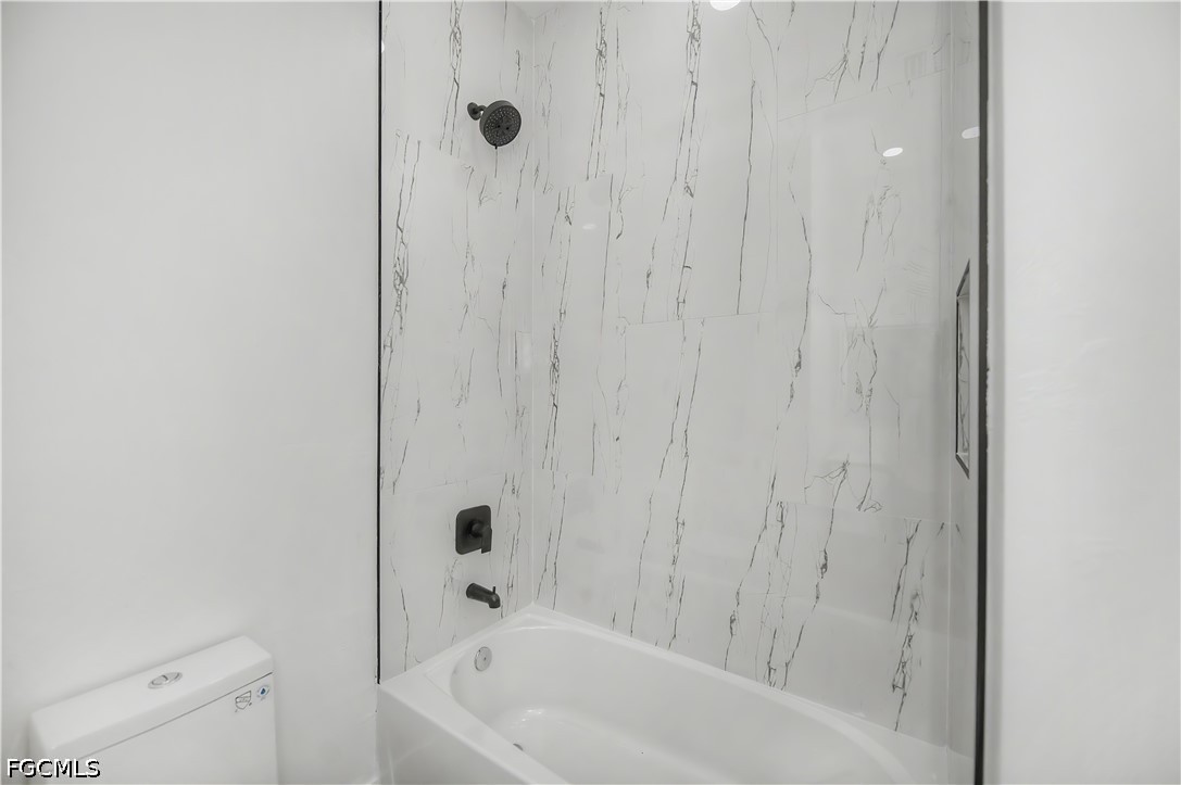 3 Bed SingleFamilyResidence for Sale in Lehigh Acres, photo 31