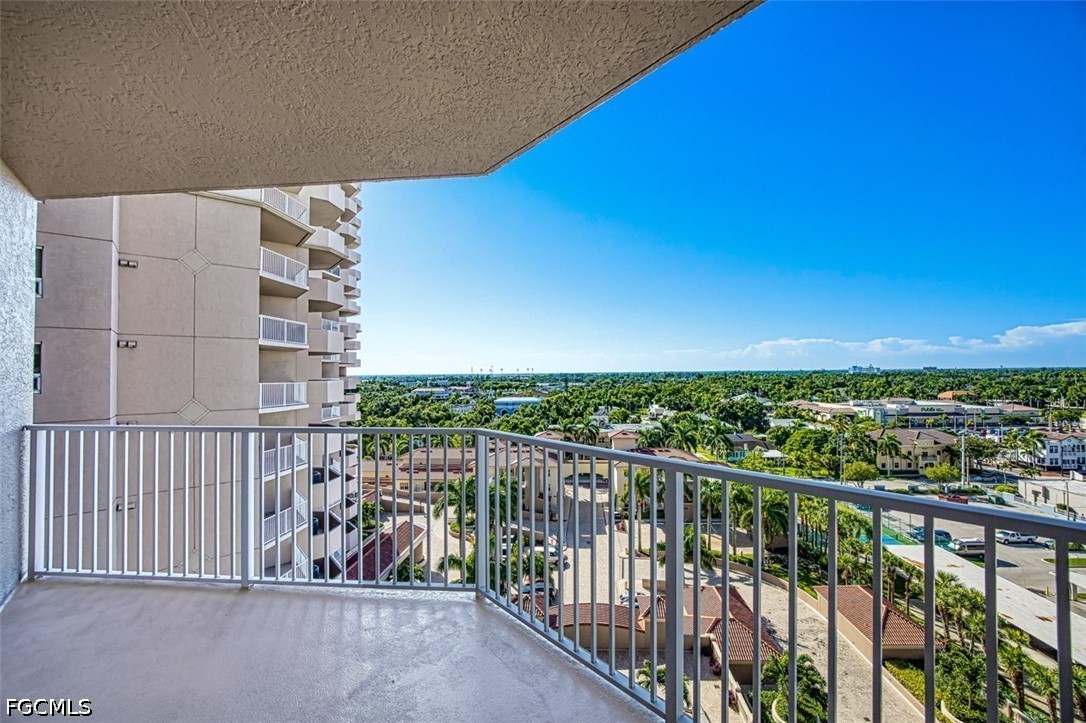 2 Bed Waterfront Home for Sale in Fort Myers, photo 32