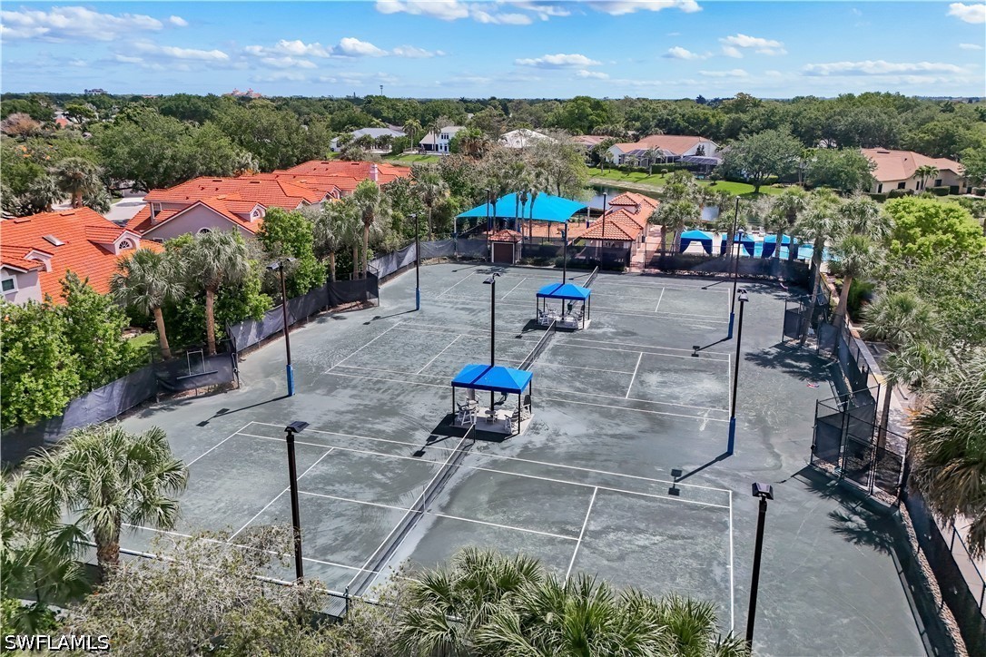 2 Bed SingleFamilyResidence for Sale in Naples, photo 32