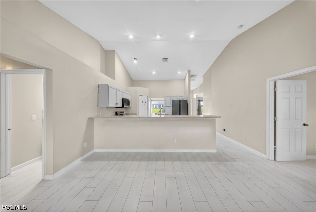 3 Bed SingleFamilyResidence for Sale in Cape Coral, photo 32