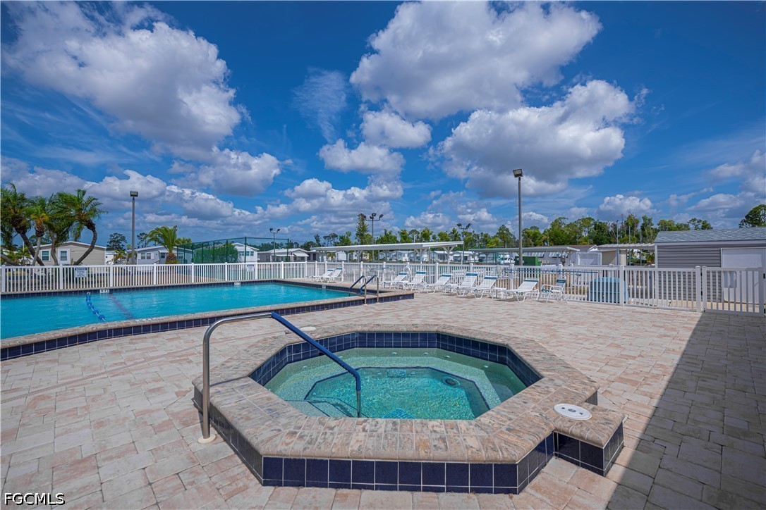 2 Bed ManufacturedHome for Sale in North Fort Myers, photo 32