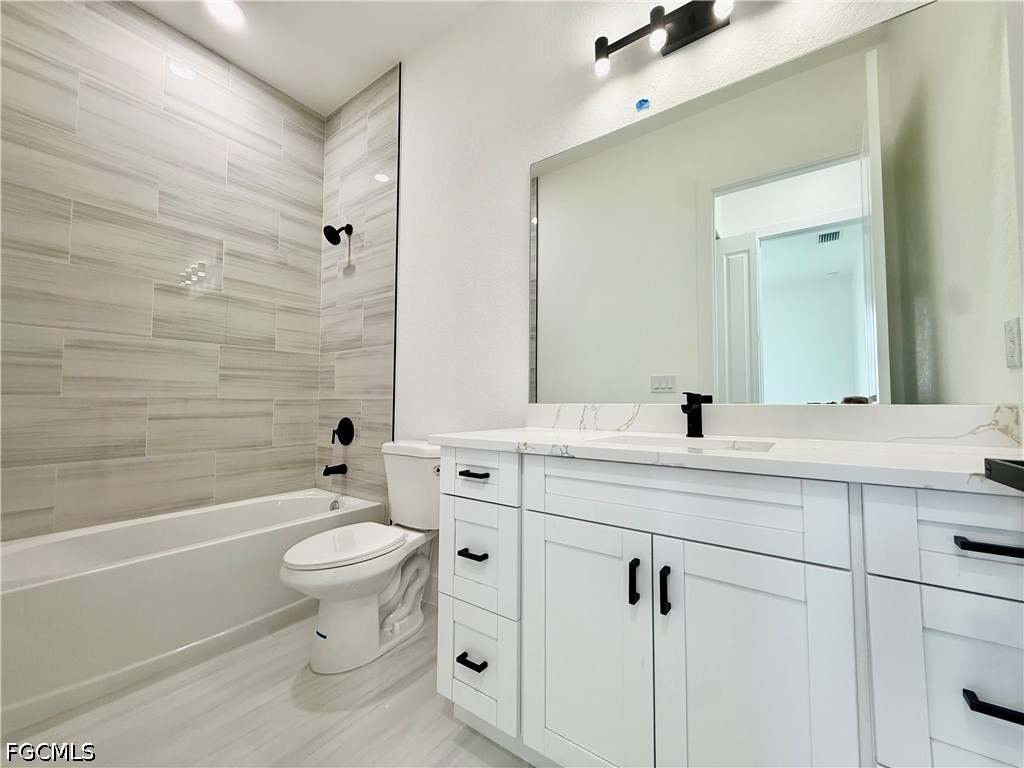 4 Bed SingleFamilyResidence for Sale in Lehigh Acres, photo 32