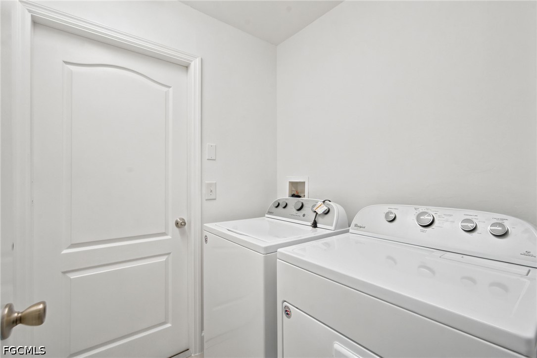 3 Bed SingleFamilyResidence for Sale in Cape Coral, photo 32